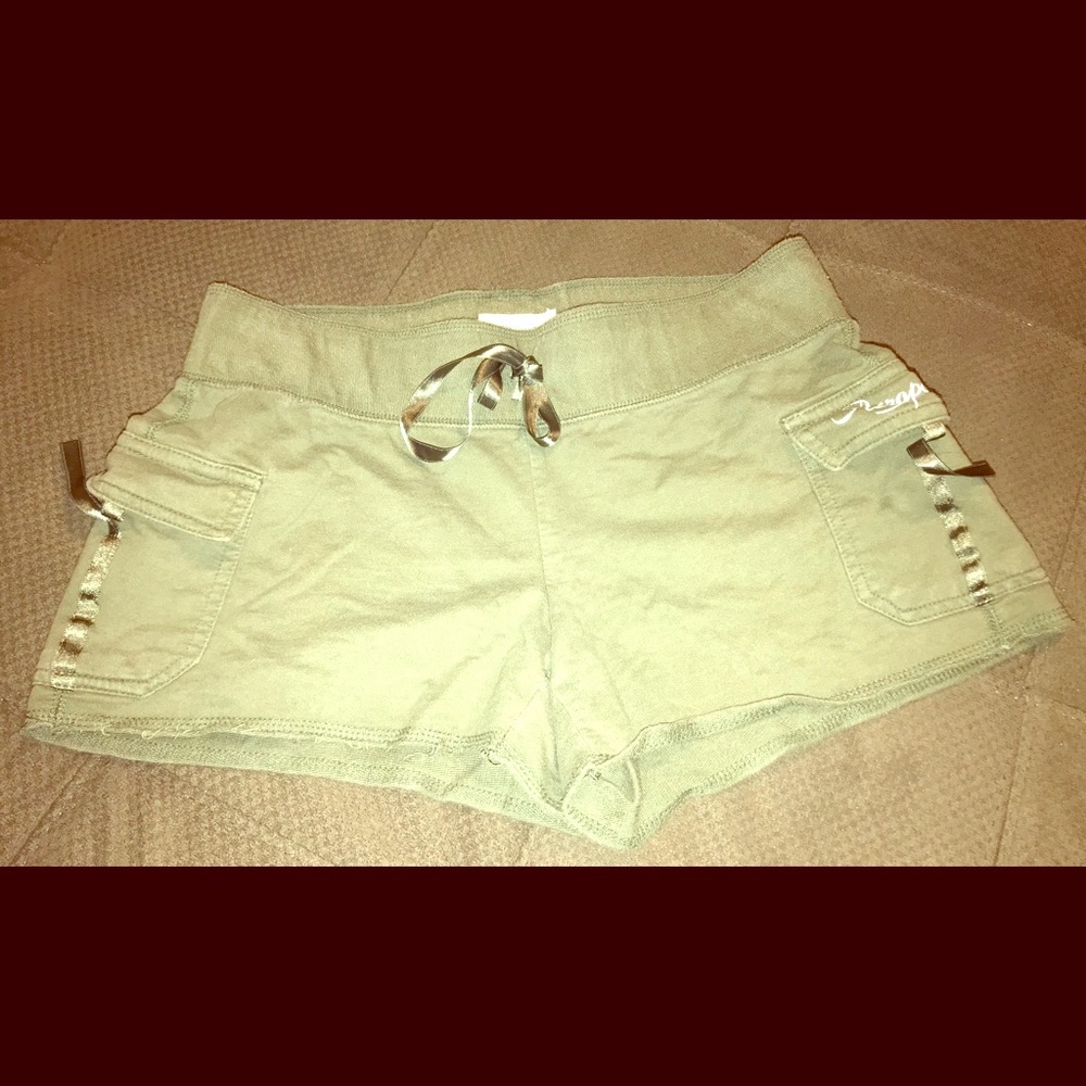 💚 Aeropostale green girls shorts XS Sold as is.